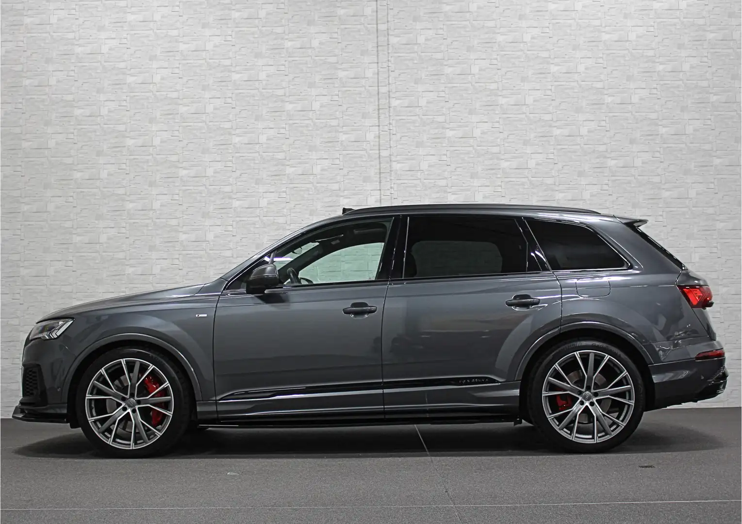 Audi Q7 55 TFSI e 381PK V6 Hybrid S-Line Sportpack 63dkm! Grijs - 2