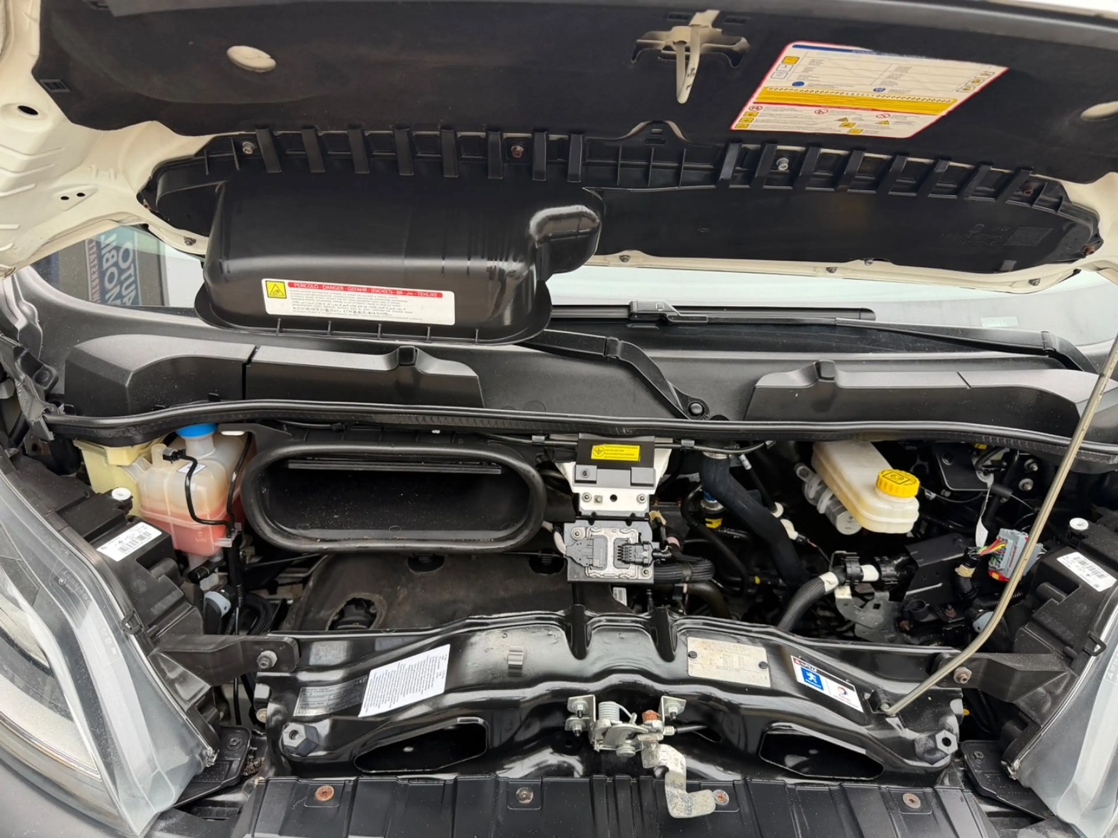 Peugeot Boxer Kasten Hochraum 335 L2H2 Premium BlueHDi 1 — photo 11