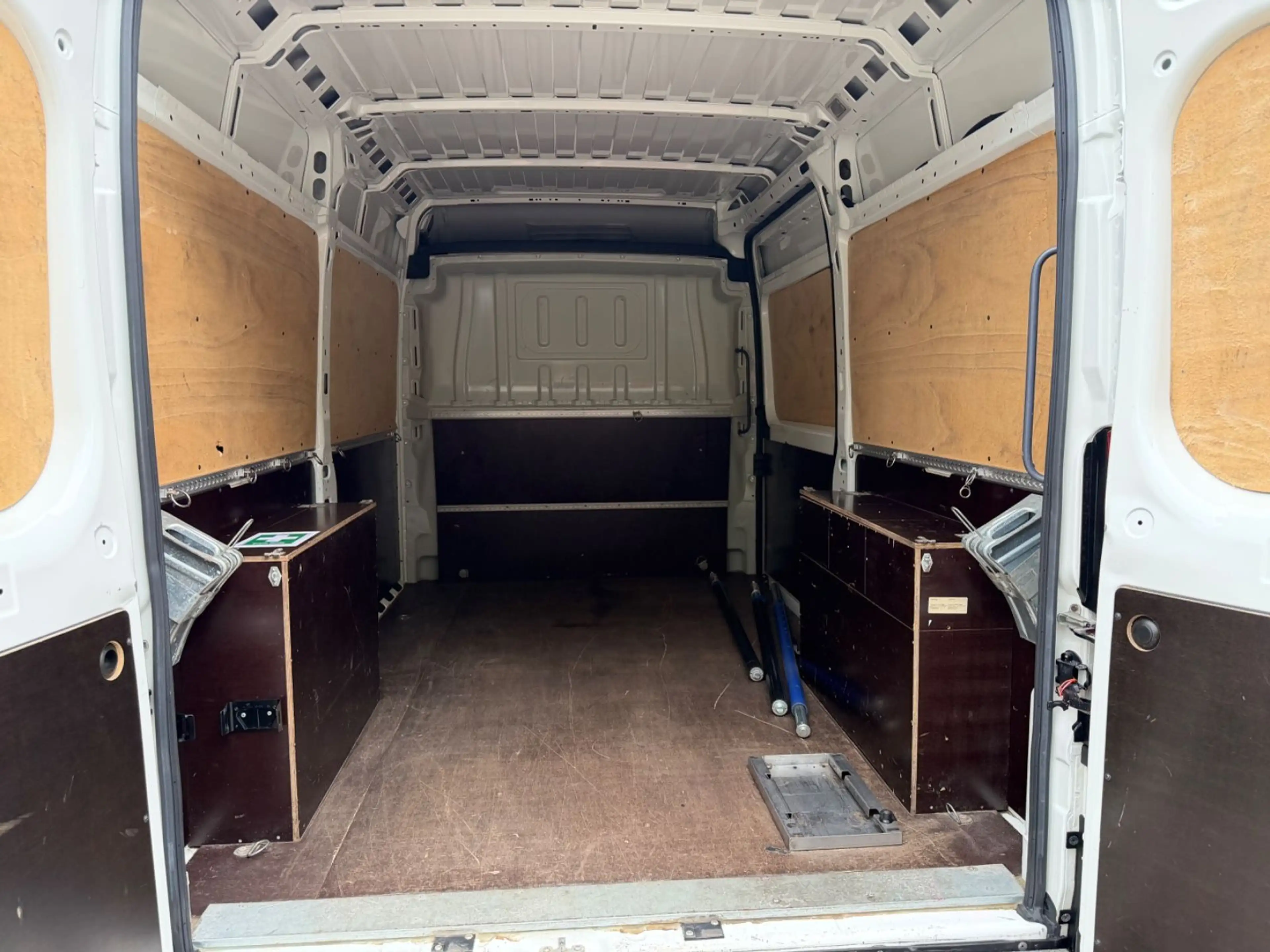 Peugeot Boxer Kasten Hochraum 335 L2H2 Premium BlueHDi 1 — photo 6