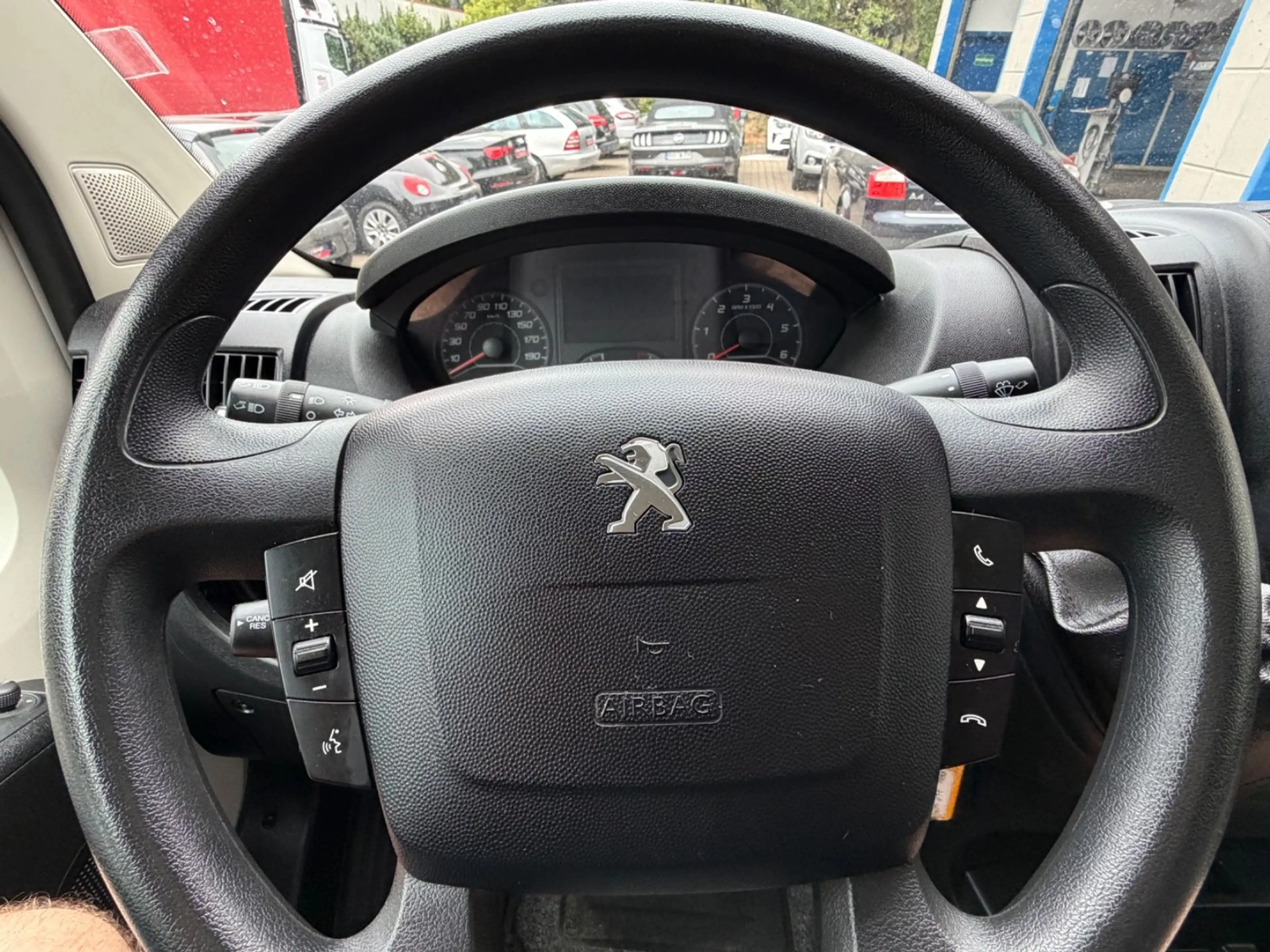 Peugeot Boxer Kasten Hochraum 335 L2H2 Premium BlueHDi 1 — photo 15