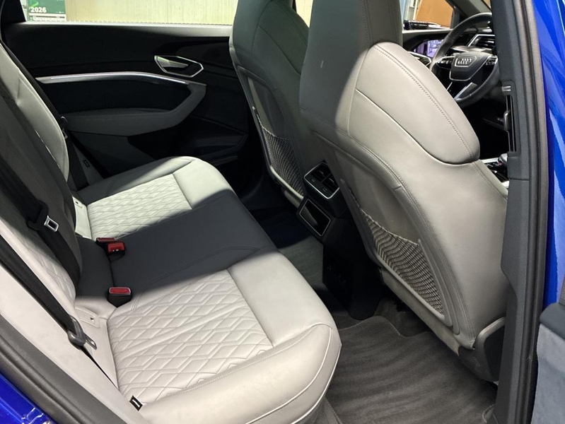 Audi SQ8 e-tron BLACK/22Z./MTRX/ACC/HuD/PANO/S-SITZE — photo 11