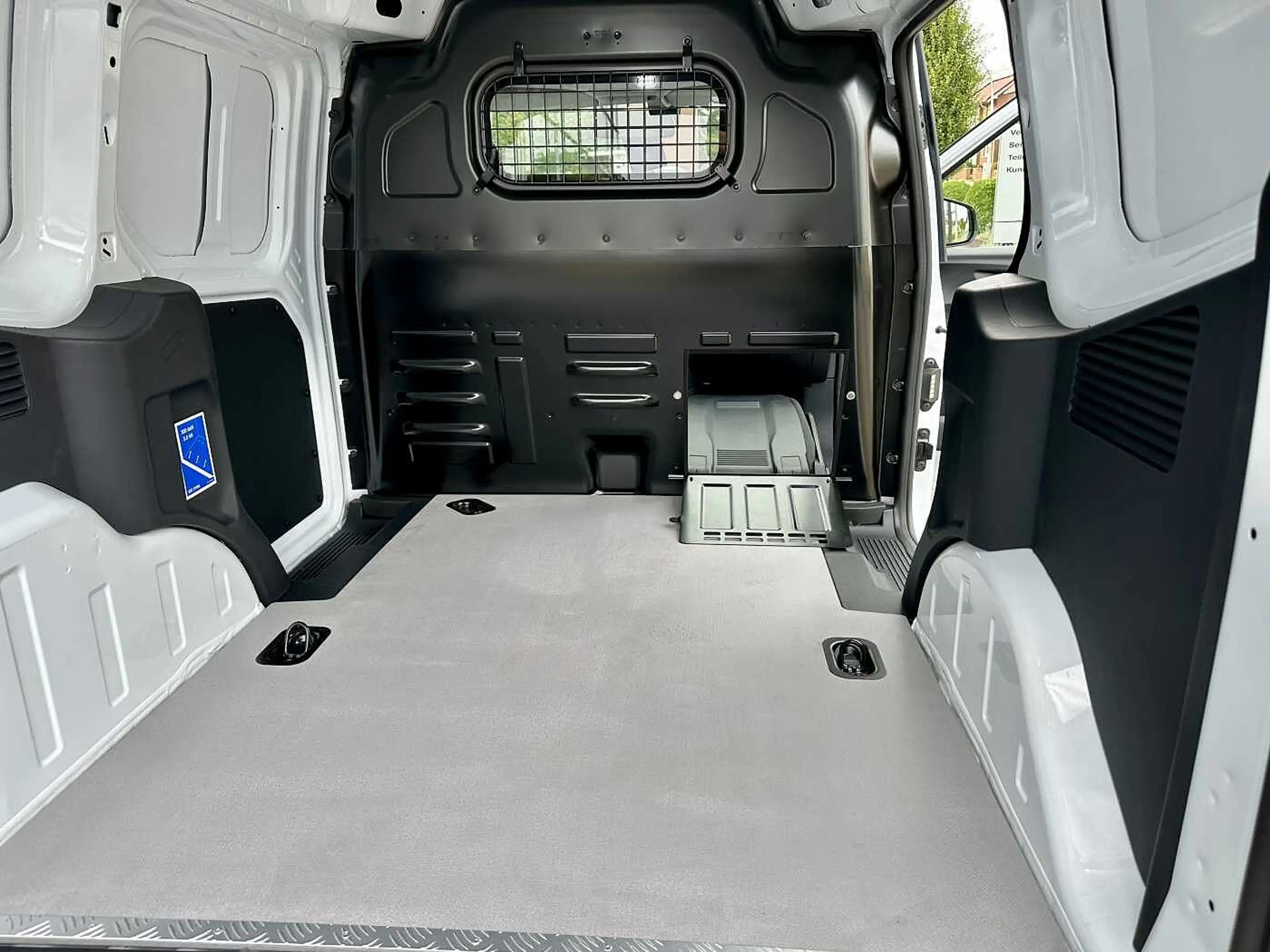 Ford E-Transit Courier Trend 54kWh 290KM — photo 7