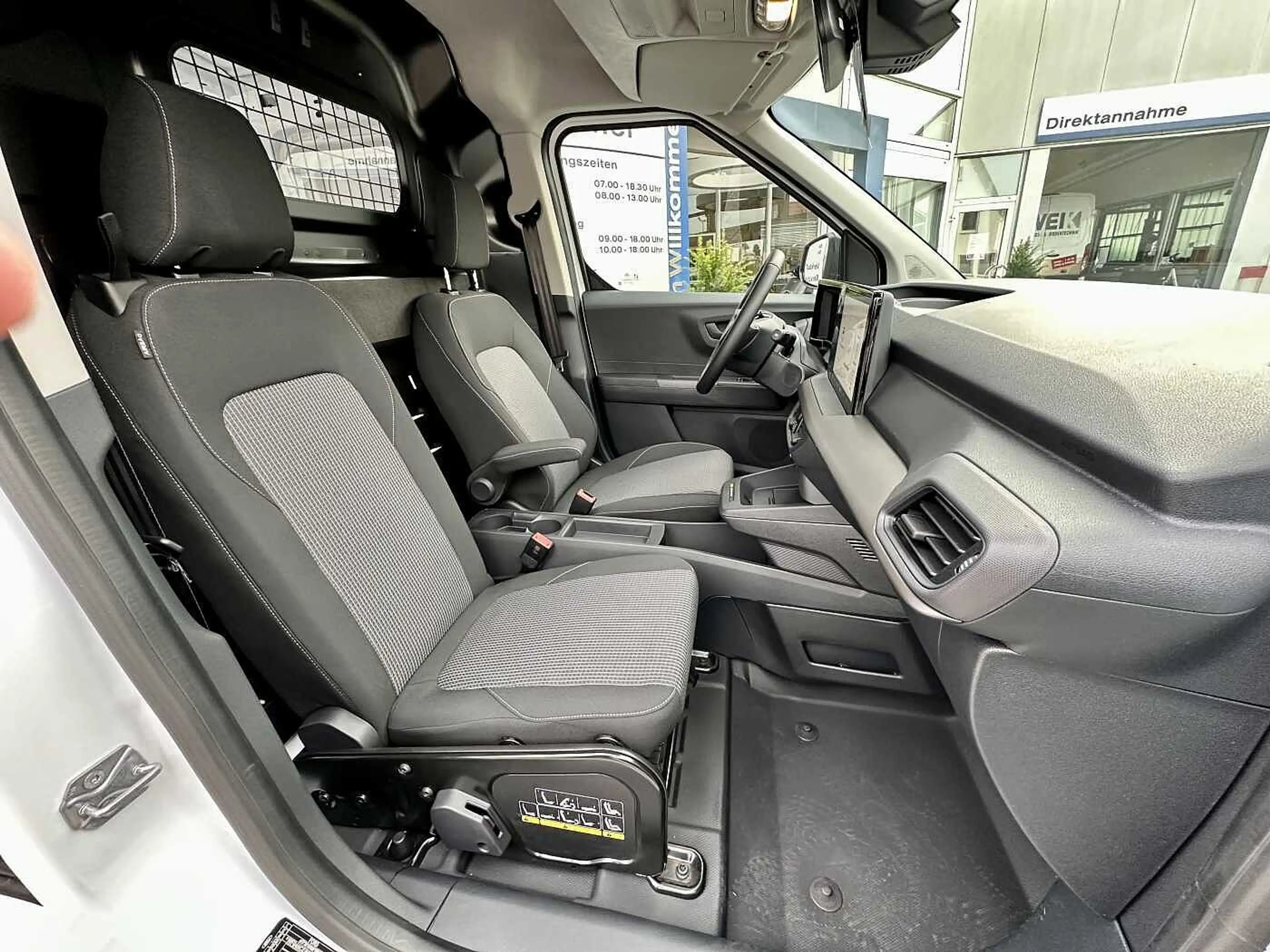 Ford E-Transit Courier Trend 54kWh 290KM — photo 6