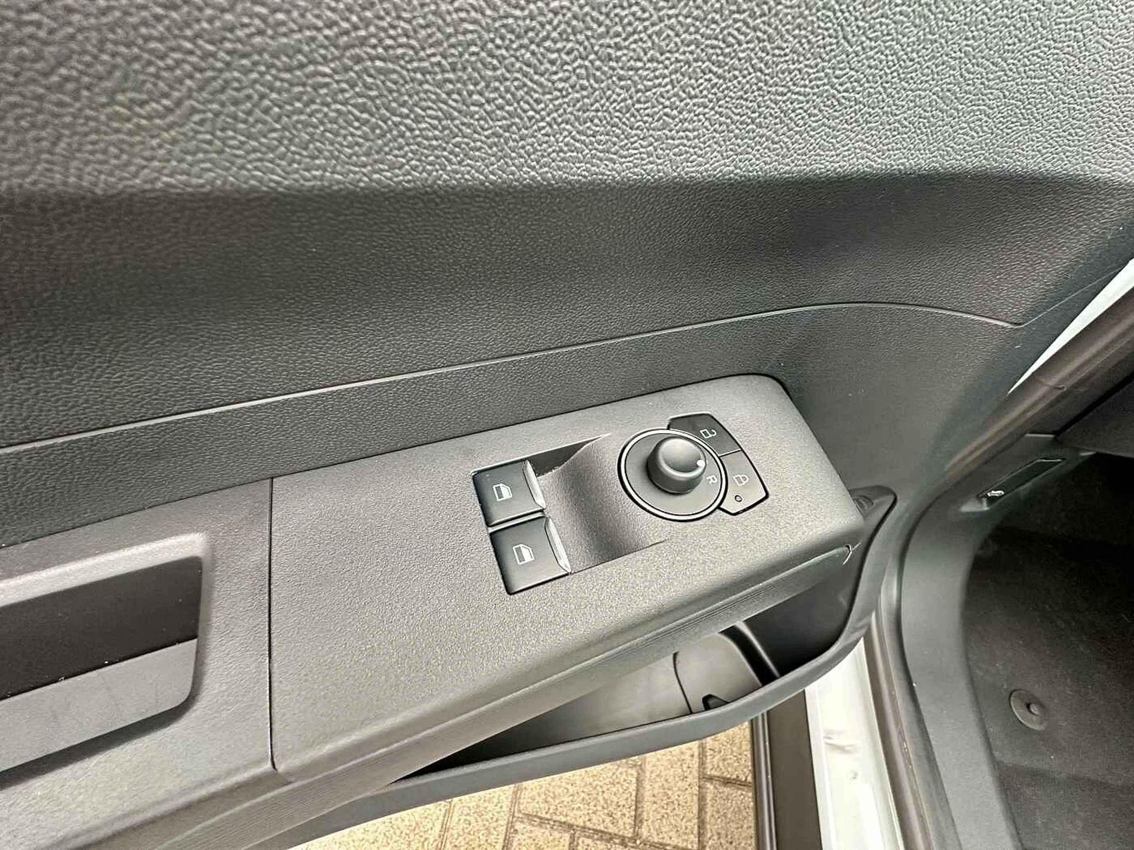 Ford E-Transit Courier Trend 54kWh 290KM — photo 9