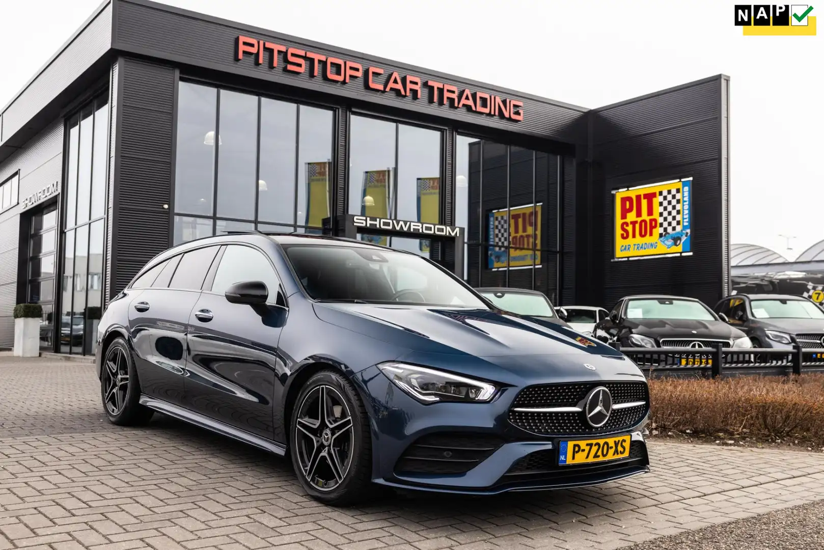 Mercedes-Benz CLA 180 Shooting Brake AMG Line, Pano, Sfeerverlichting, F Blauw - 1