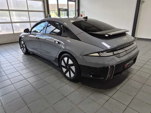 Hyundai Ioniq 6 view 4