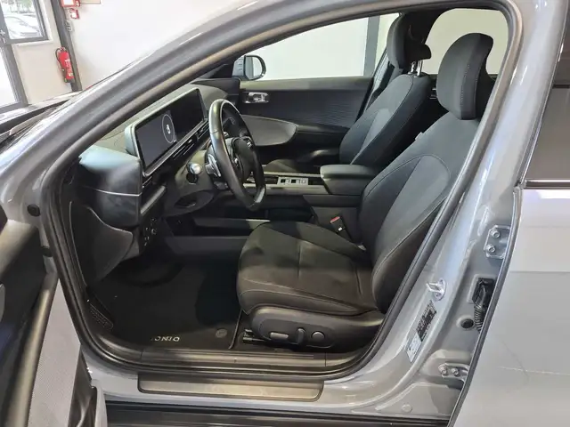 Hyundai Ioniq 6 view 8
