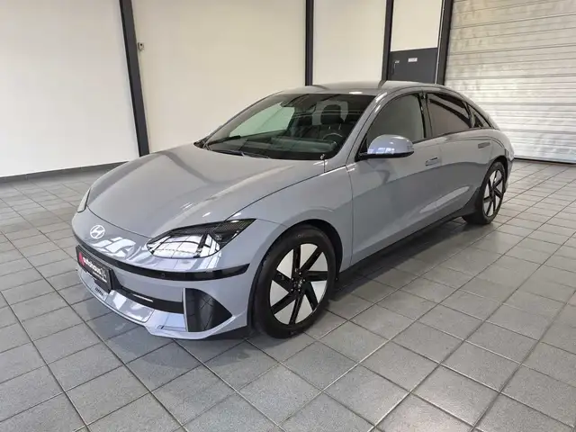 Hyundai Ioniq 6 view 3