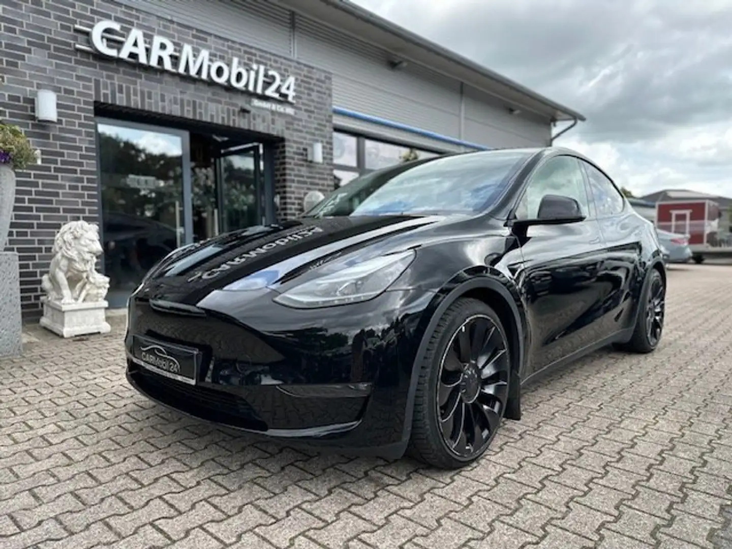 Tesla Model Y Long Range Dual AWD*R-Cam*Pano*Keyless-*4X-SHZ* Schwarz - 1
