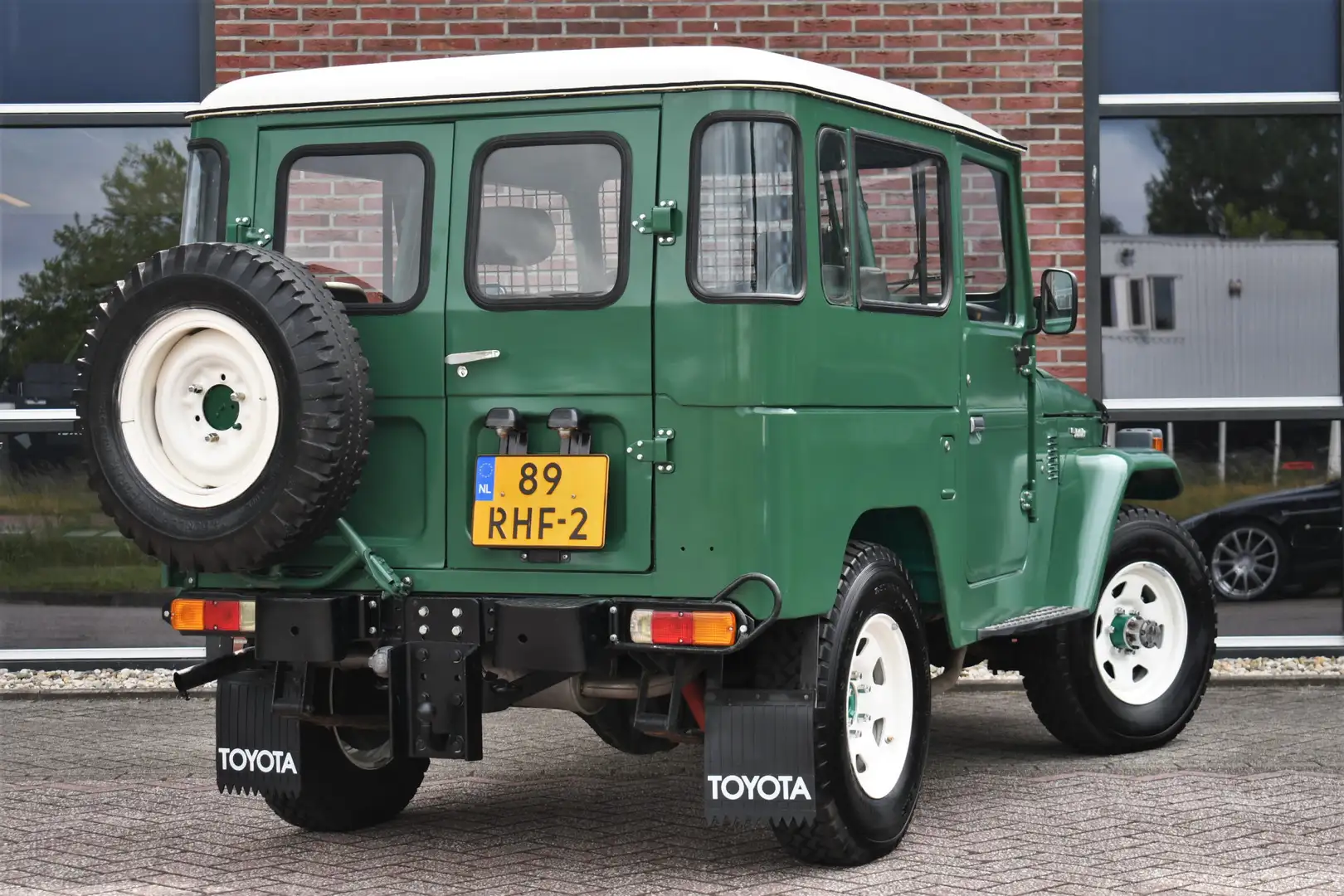Toyota Land Cruiser BJ40 Hard Top 3.0 diesel | Rustic Green | 7-persoo Grün - 2