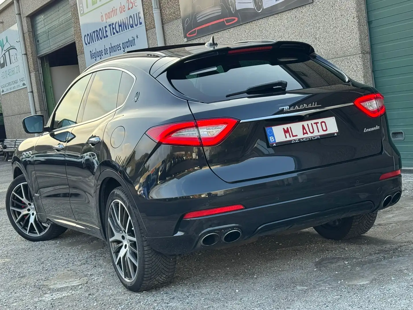 Maserati Levante 3.0 V6 BiTurbo Faible Km GranSport Full Options Zwart - 2