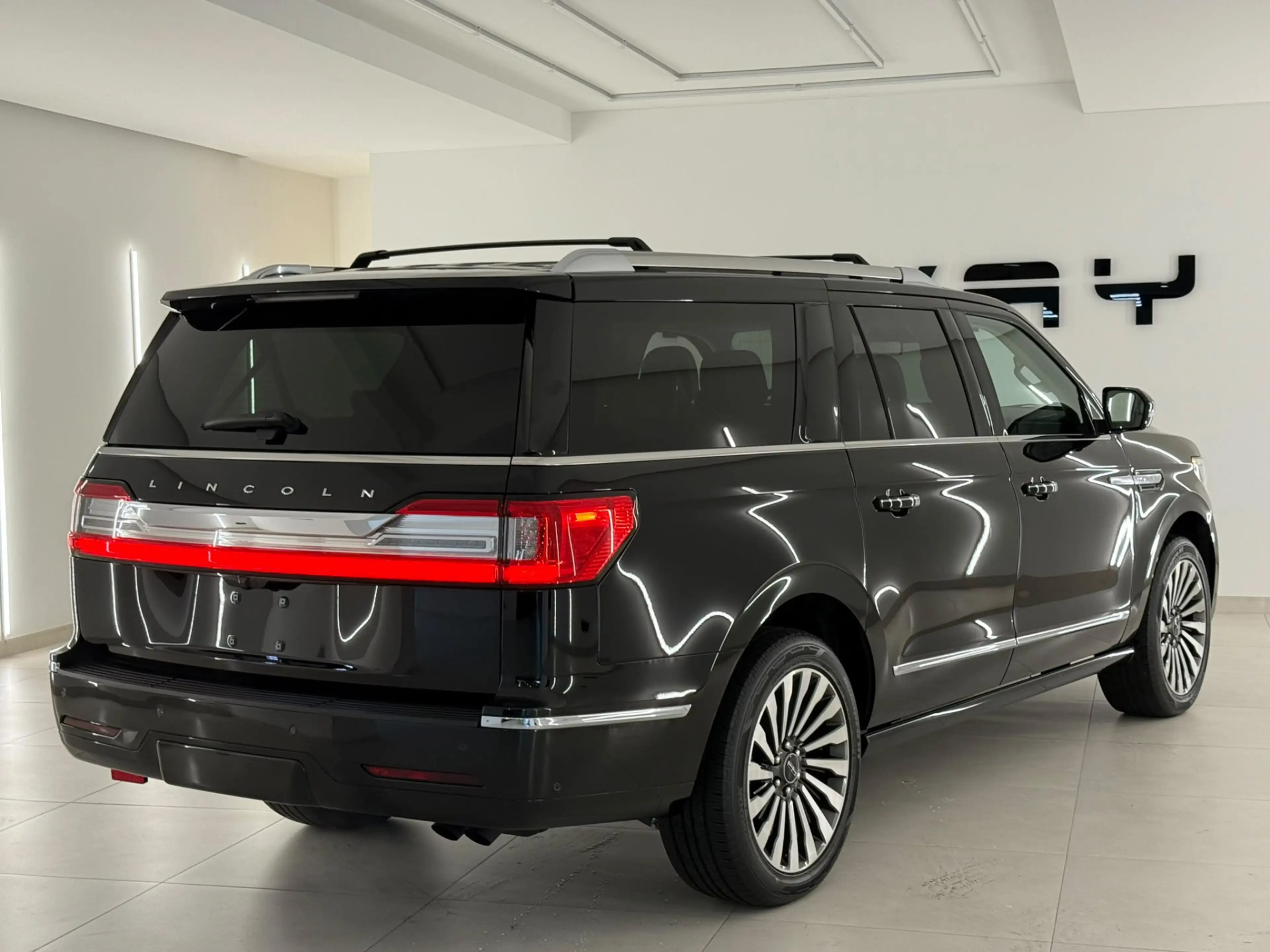 Lincoln Navigator 3.5L V6 Lang Preferred Grijs kenteken — photo 14
