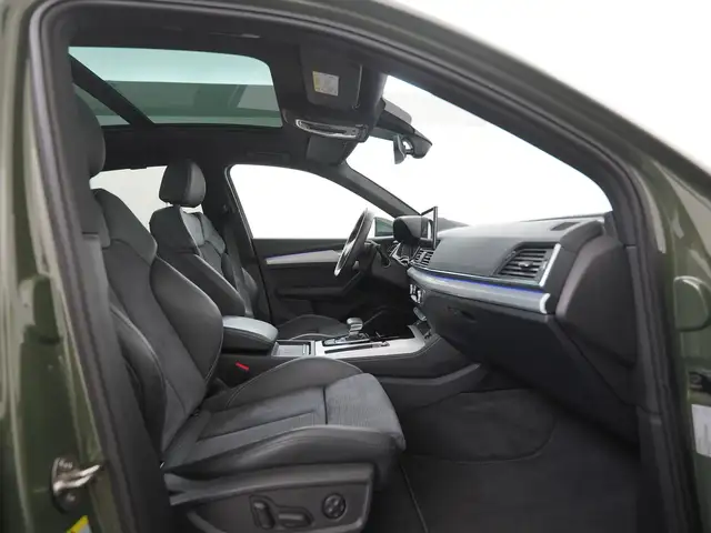 Audi Q5 view 3