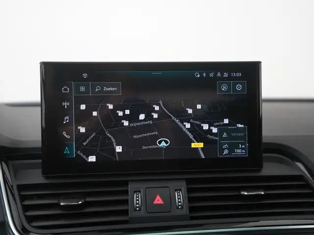 Audi Q5 view 13