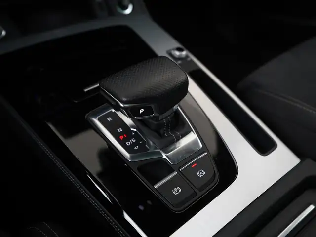 Audi Q5 view 10