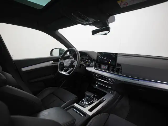 Audi Q5 view 2