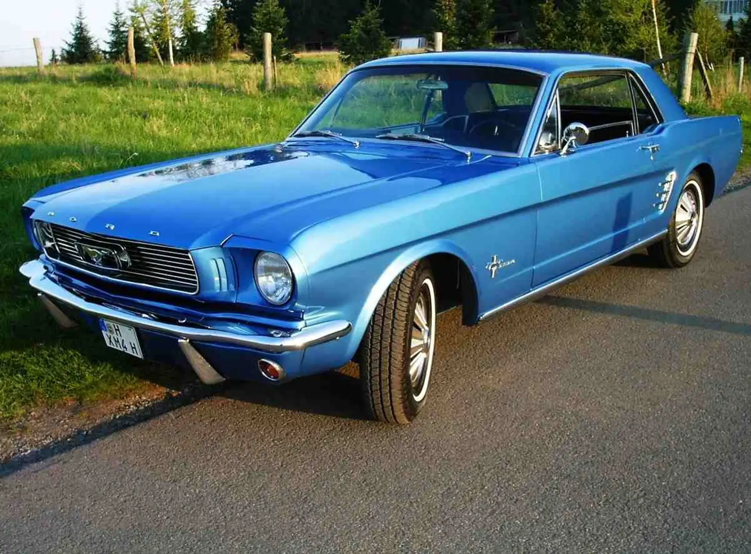 Ford Mustang Hardtop Coupe 6Zylinder Albastru - 1