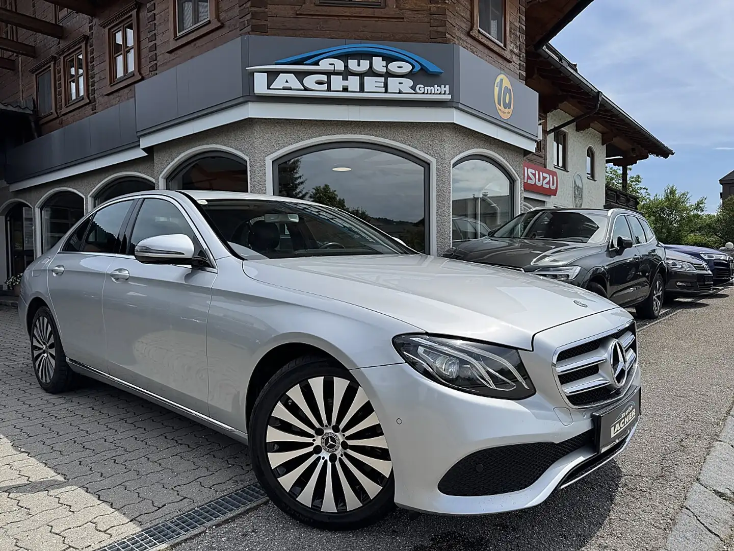 Mercedes-Benz E 200 d Avantgarde Aut.*LED*LEDER*RFK* Silber - 1