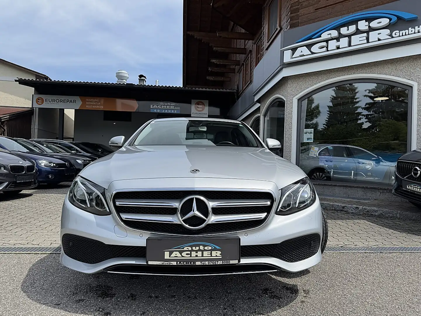 Mercedes-Benz E 200 d Avantgarde Aut.*LED*LEDER*RFK* Silber - 2