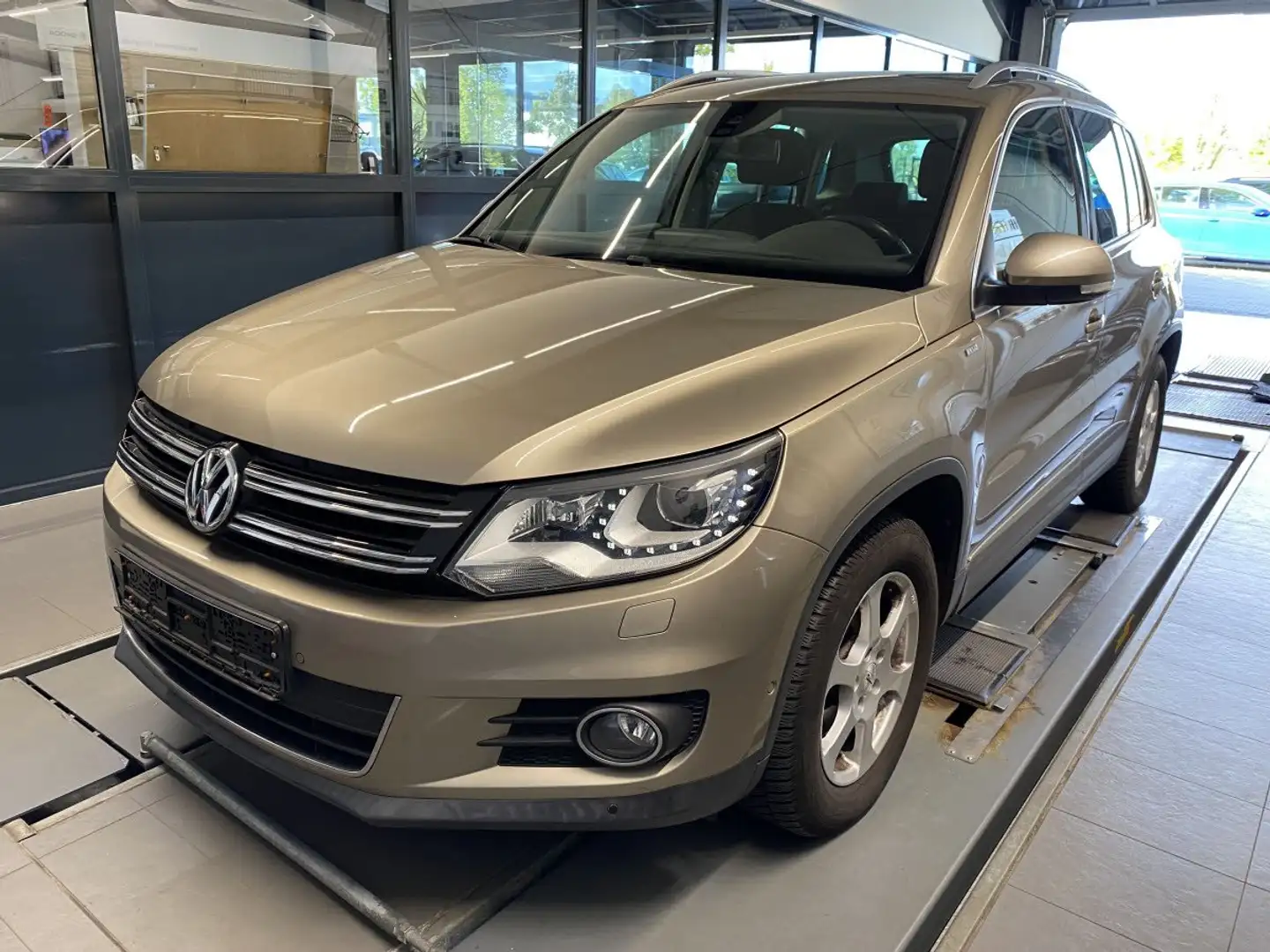Volkswagen Tiguan Cup Sport/2.Hand/Bi-Xenon/Scheckheft/Navi/Tempomat Beige - 2