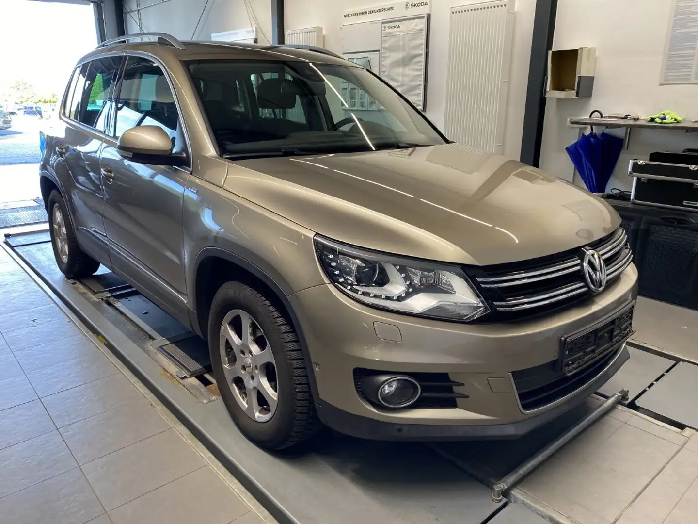 Volkswagen Tiguan Cup Sport/2.Hand/Bi-Xenon/Scheckheft/Navi/Tempomat Beige - 1