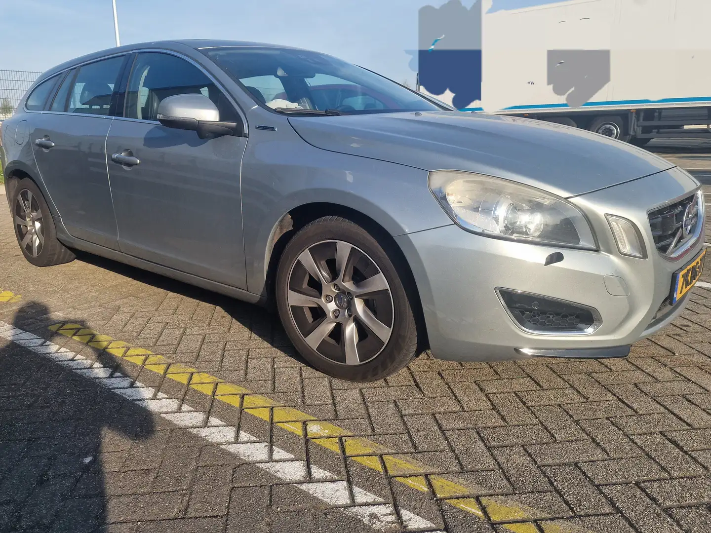 Volvo V60 V60 2.4 D6 AWD Pl.i Sum. Zilver - 1