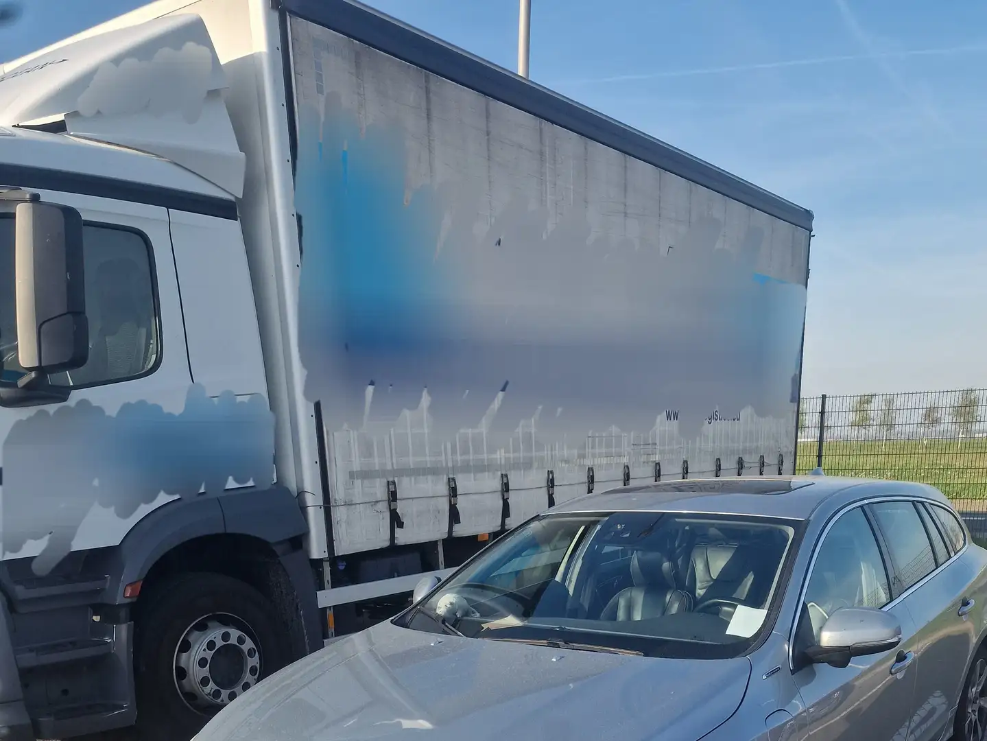 Volvo V60 V60 2.4 D6 AWD Pl.i Sum. Zilver - 2