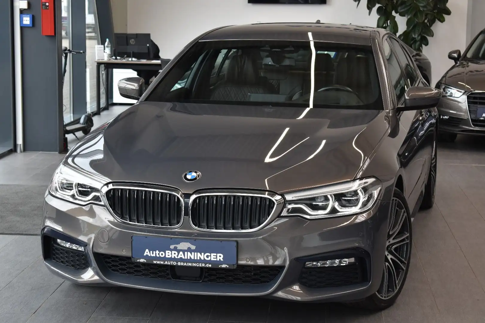 BMW 540 d xDrive Aut. M Sport LED~LiveCockpit~HeadUp Grau - 1