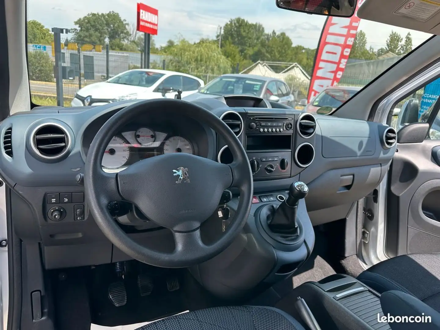 Peugeot Partner Tepee 1.6 Hdi 110Ch Family Gris - 2