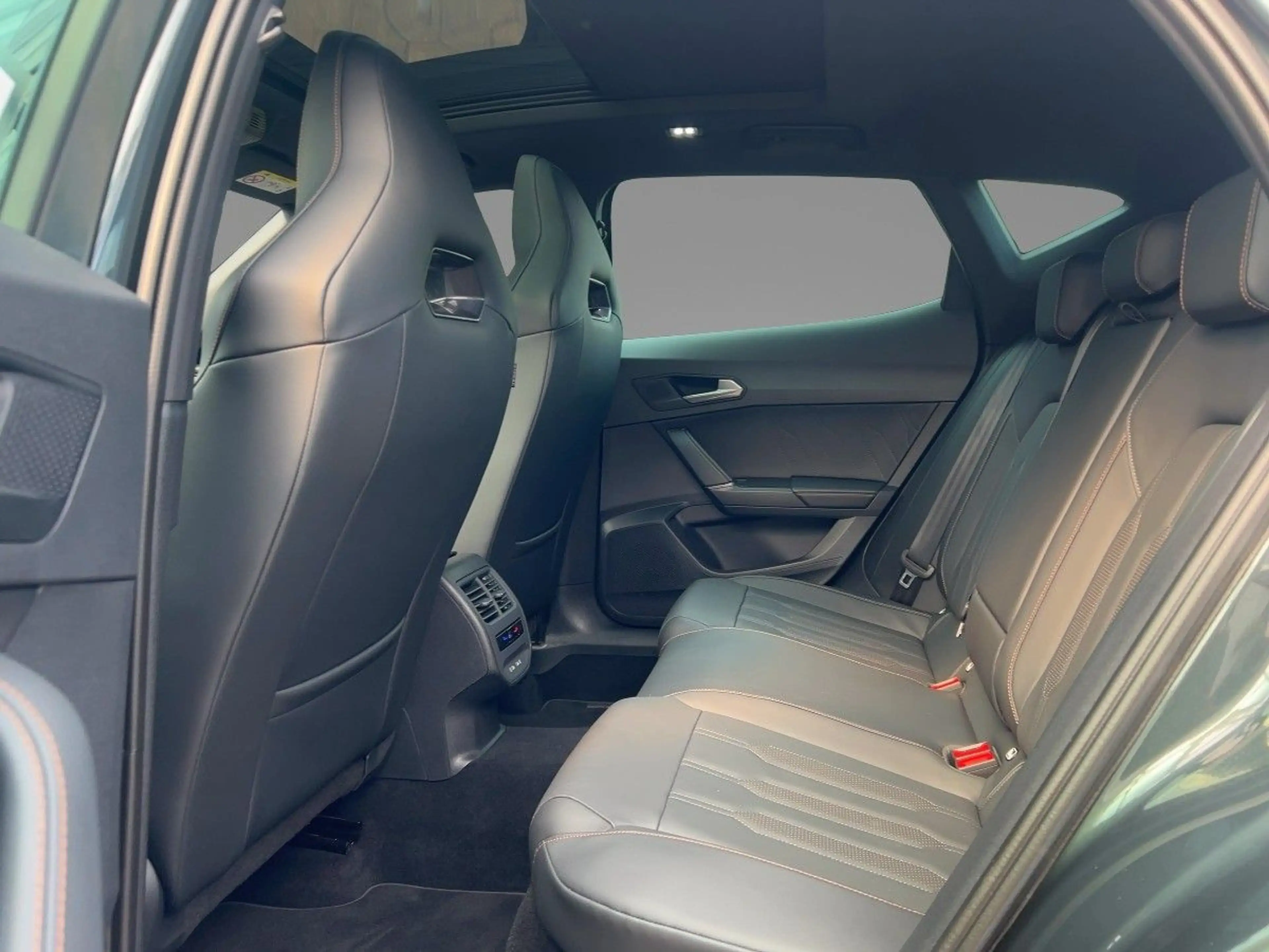 CUPRA Formentor VZ 1.4 e-HYBRID DSG Kamera AHK Panoram — photo 7