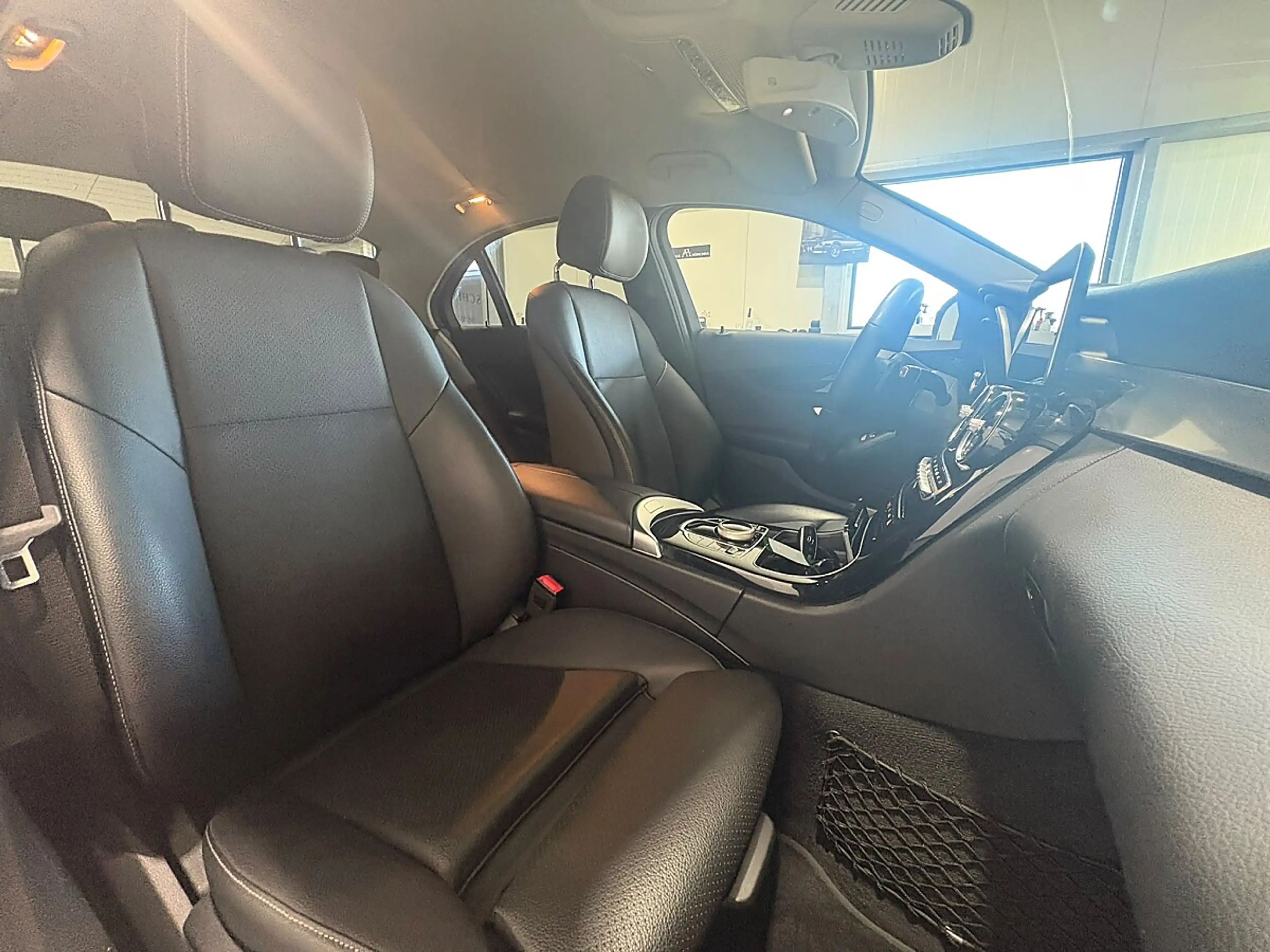 Mercedes-Benz C 180 d — photo 10