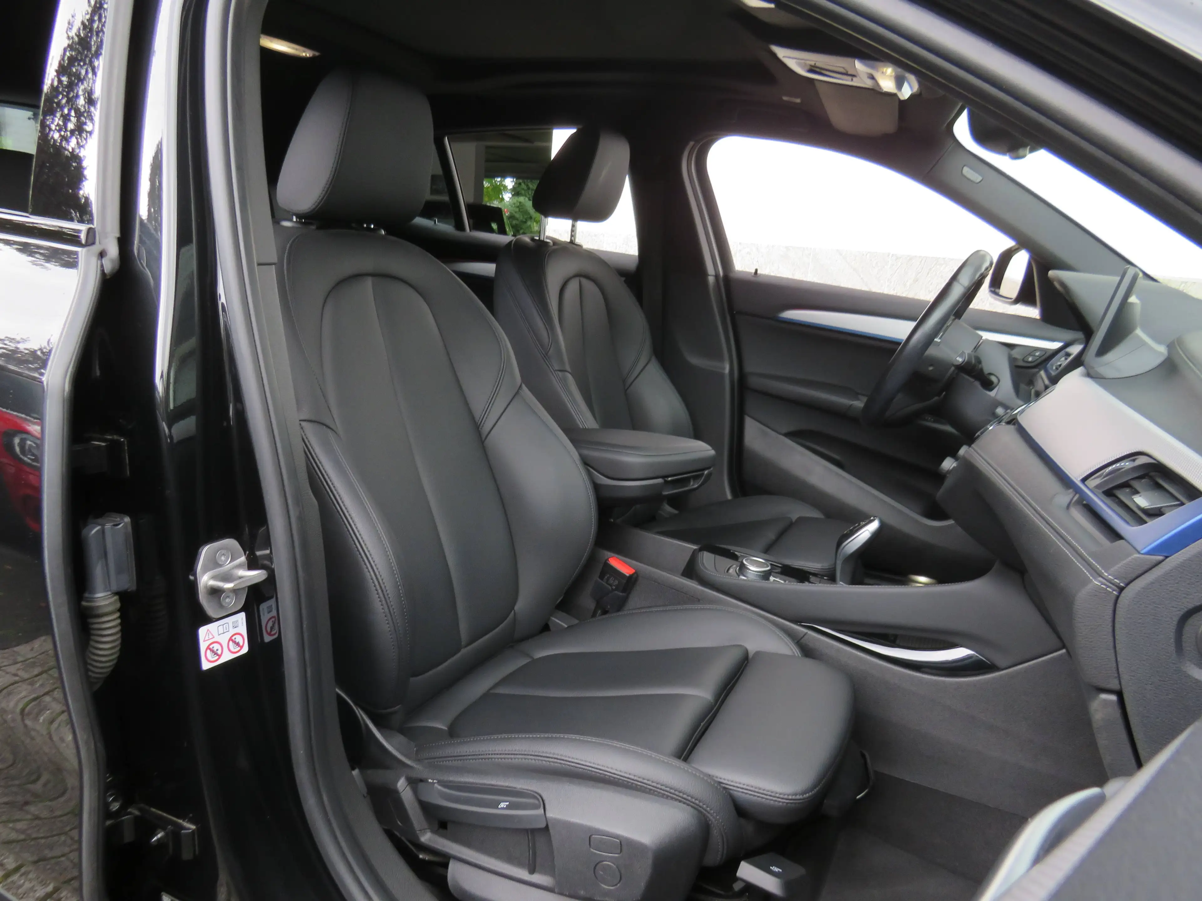 BMW X2 20 i M Sport / Pano, R-Kam, Top — photo 14