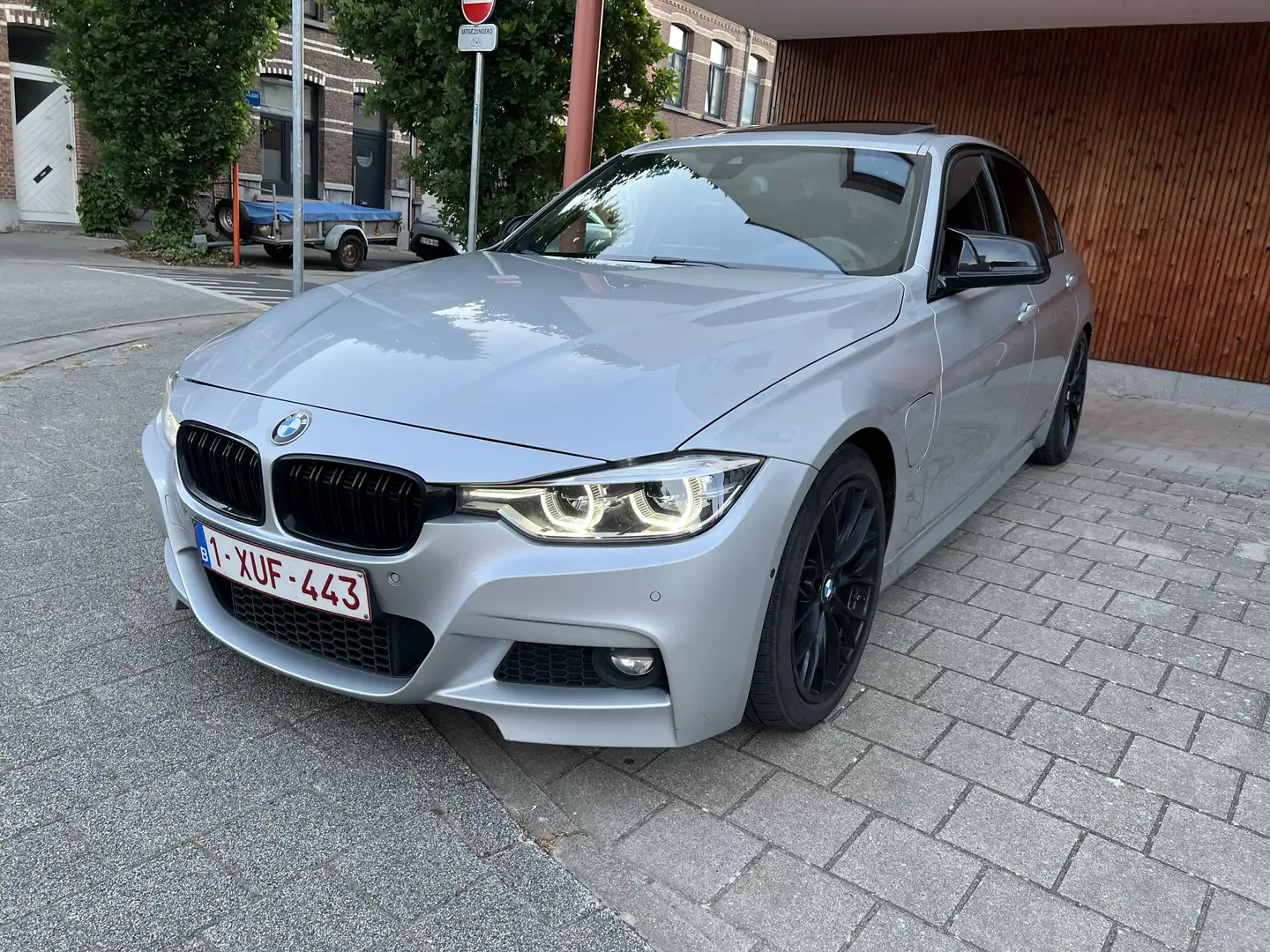 BMW 330 330e iPerformance M Sport - 1