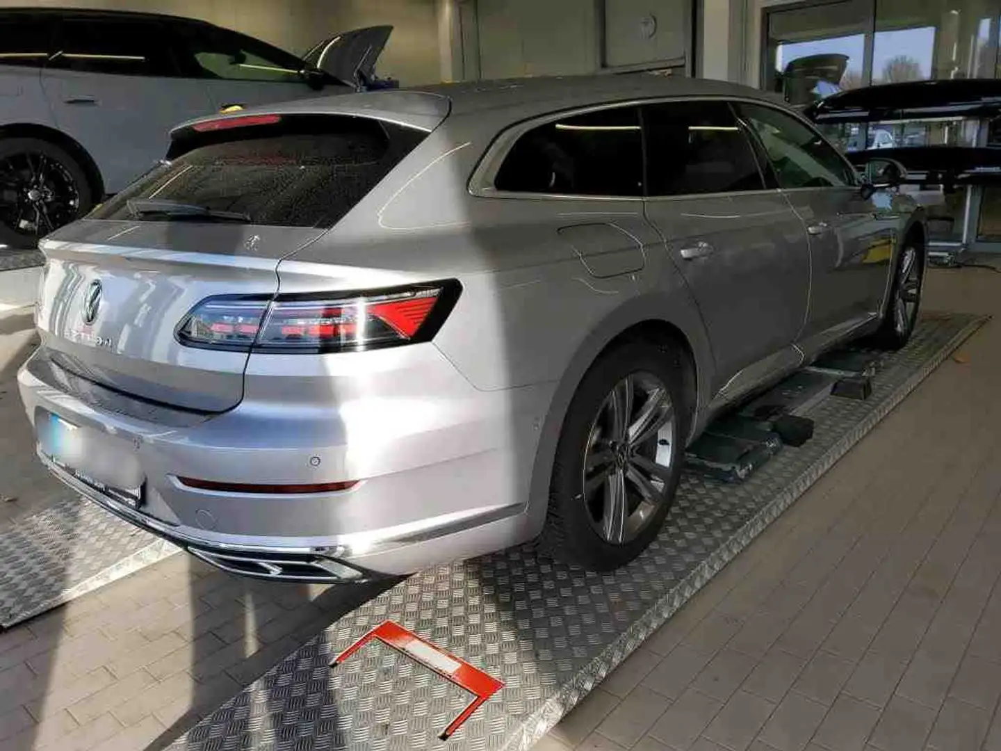 Volkswagen Arteon 2.0 TDI R-Line Silber - 2