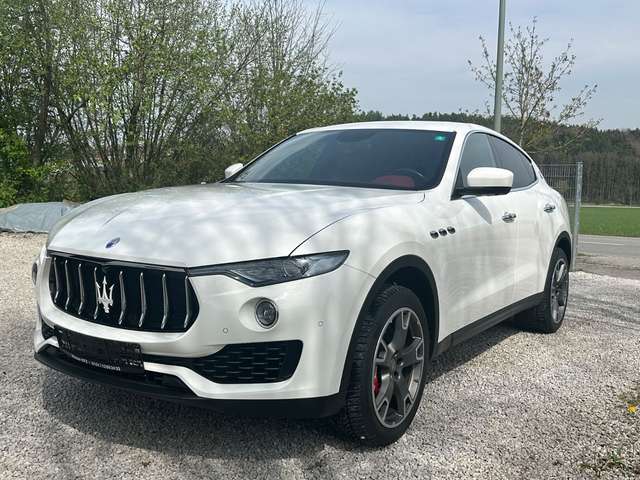 Imagine Maserati Levante S Q4