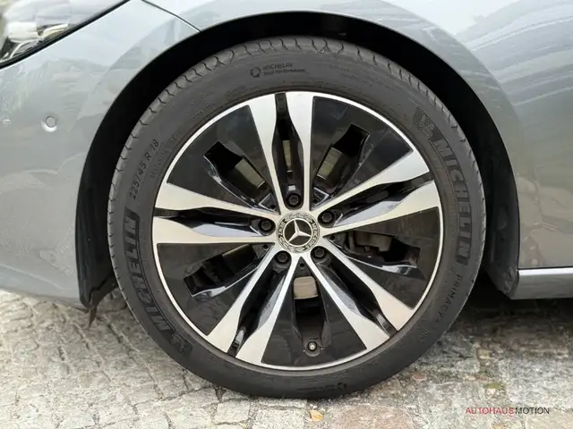 Mercedes-Benz C-Class view 15