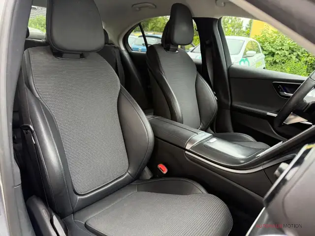 Mercedes-Benz C-Class view 13