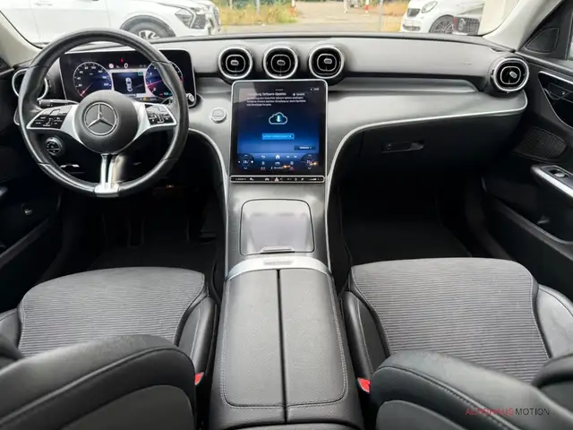 Mercedes-Benz C-Class view 11