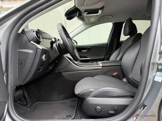 Mercedes-Benz C-Class view 9