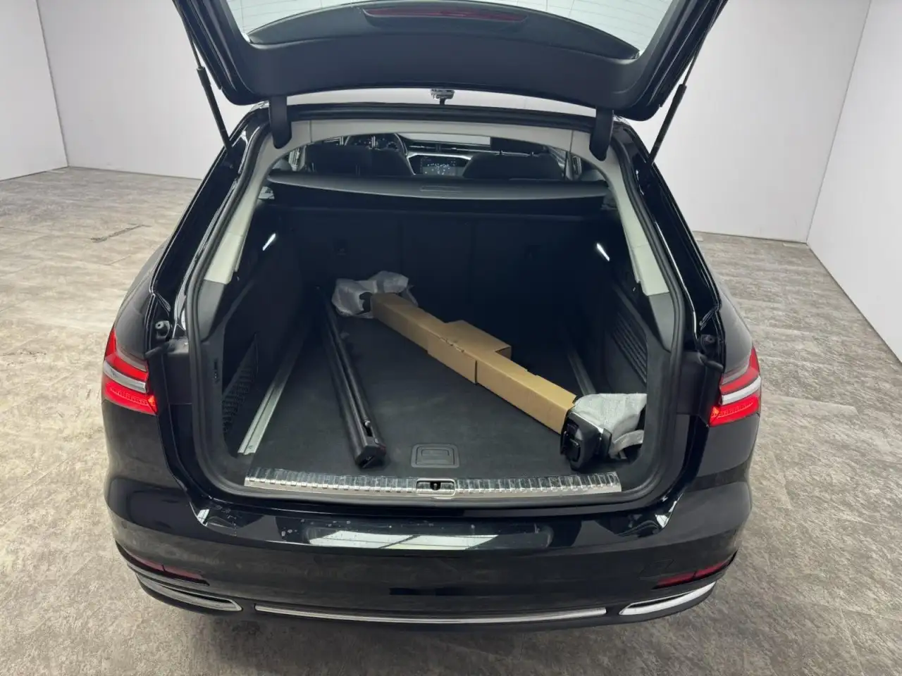 Audi A6 Avant 40 TDI sport AHK + Pano Klima Navi 9