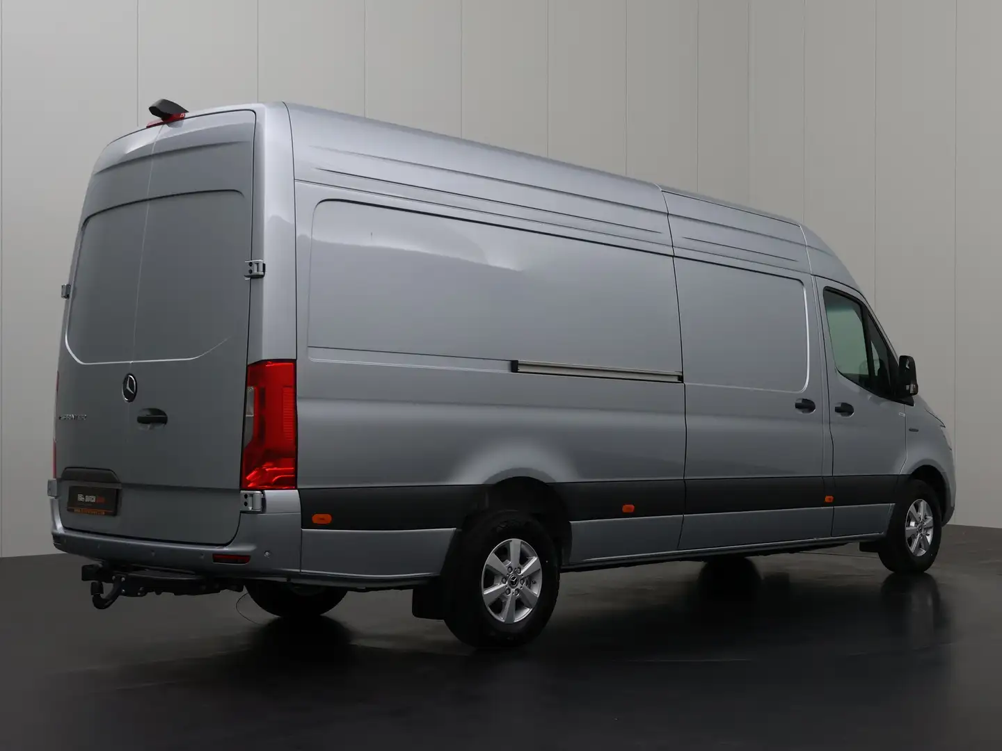 Mercedes-Benz 320 eSprinter L3H2 Maxi Select Elektrisch | 81KWh | 32 Plateado - 2