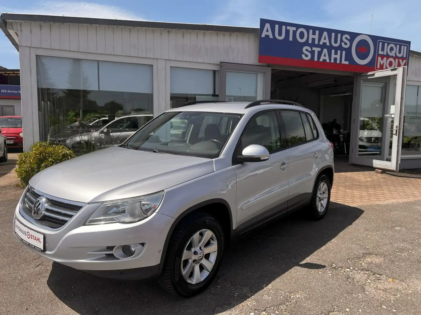 Volkswagen Tiguan 2.0 TDI DPF 4Motion Automatik Track & Field Silber - 1