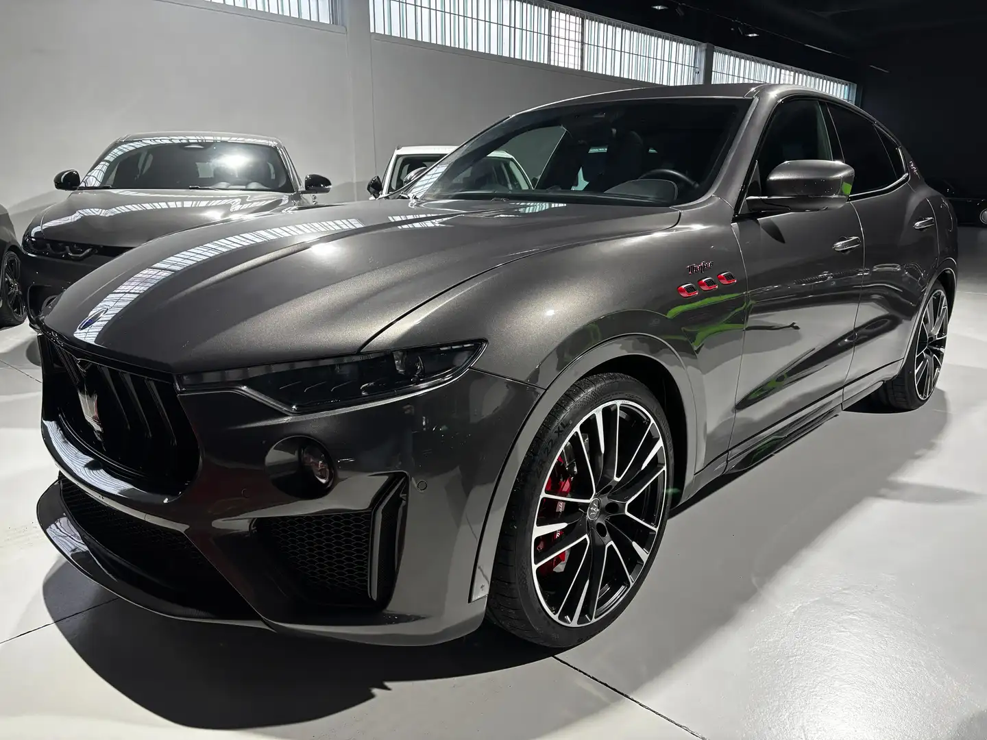 Maserati Levante 3.8 V8 Trofeo 580cv auto Grigio - 1