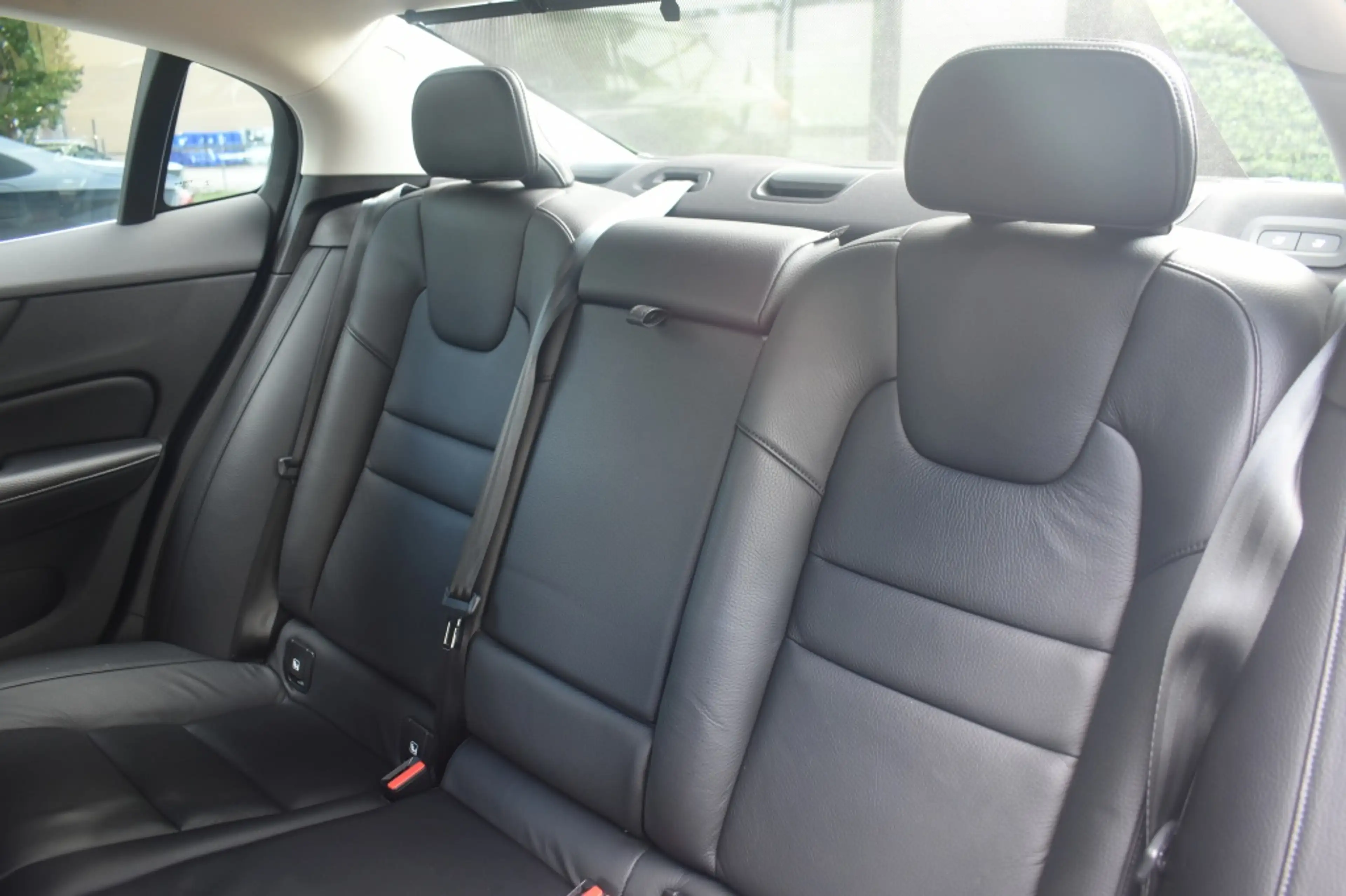 Volvo S60 B4 197pk Plus Dark | Power Seats | Leder | 19'' | — photo 23