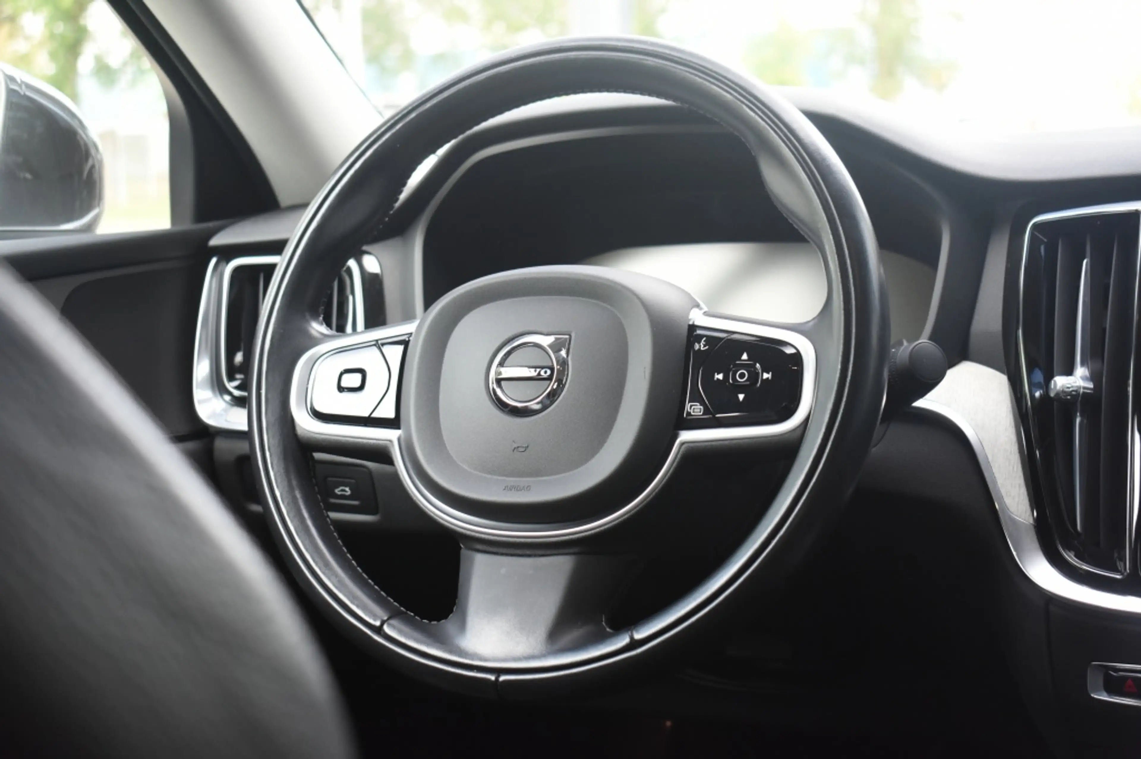Volvo S60 B4 197pk Plus Dark | Power Seats | Leder | 19'' | — photo 30