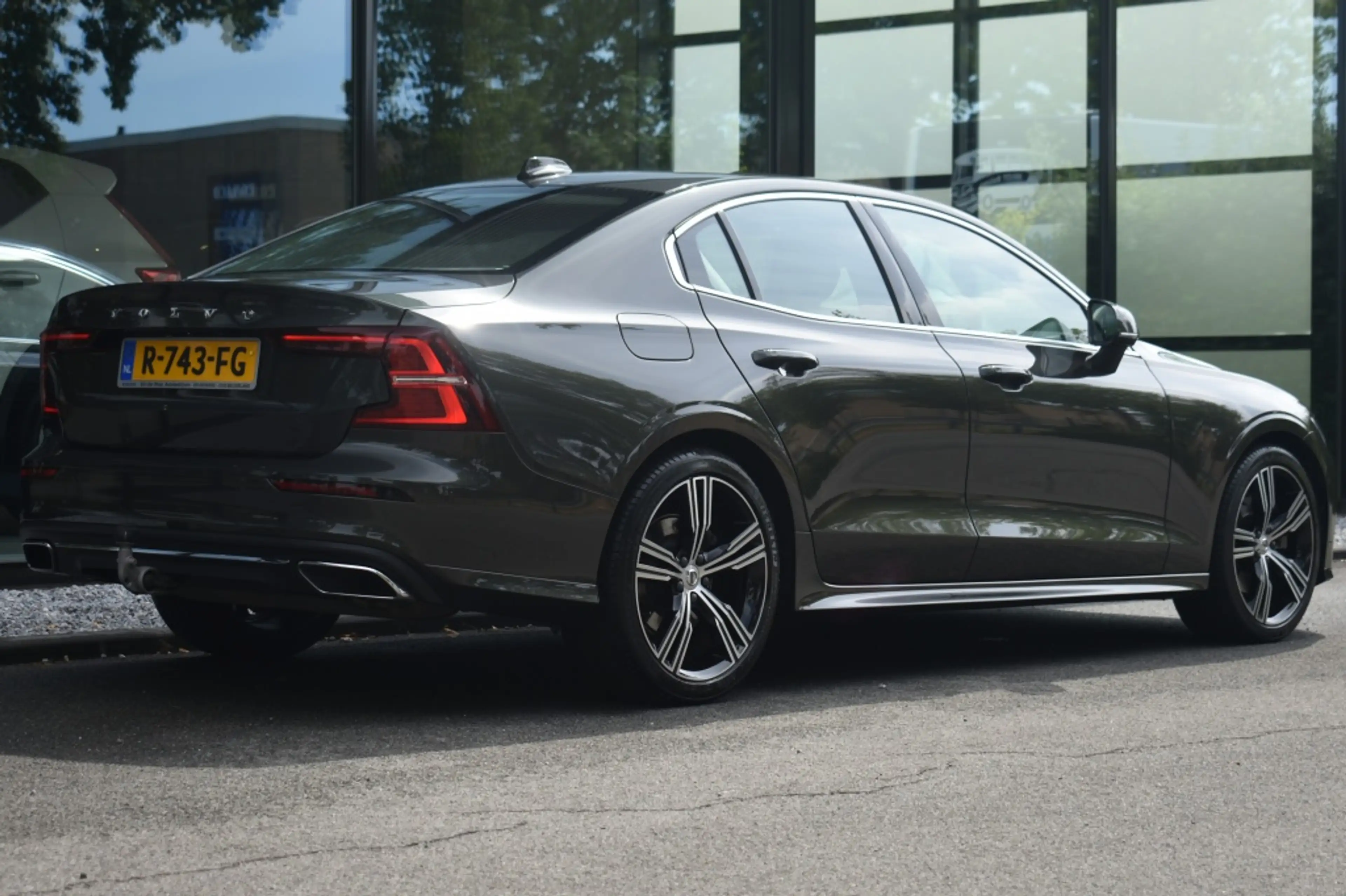 Volvo S60 B4 197pk Plus Dark | Power Seats | Leder | 19'' | — photo 2