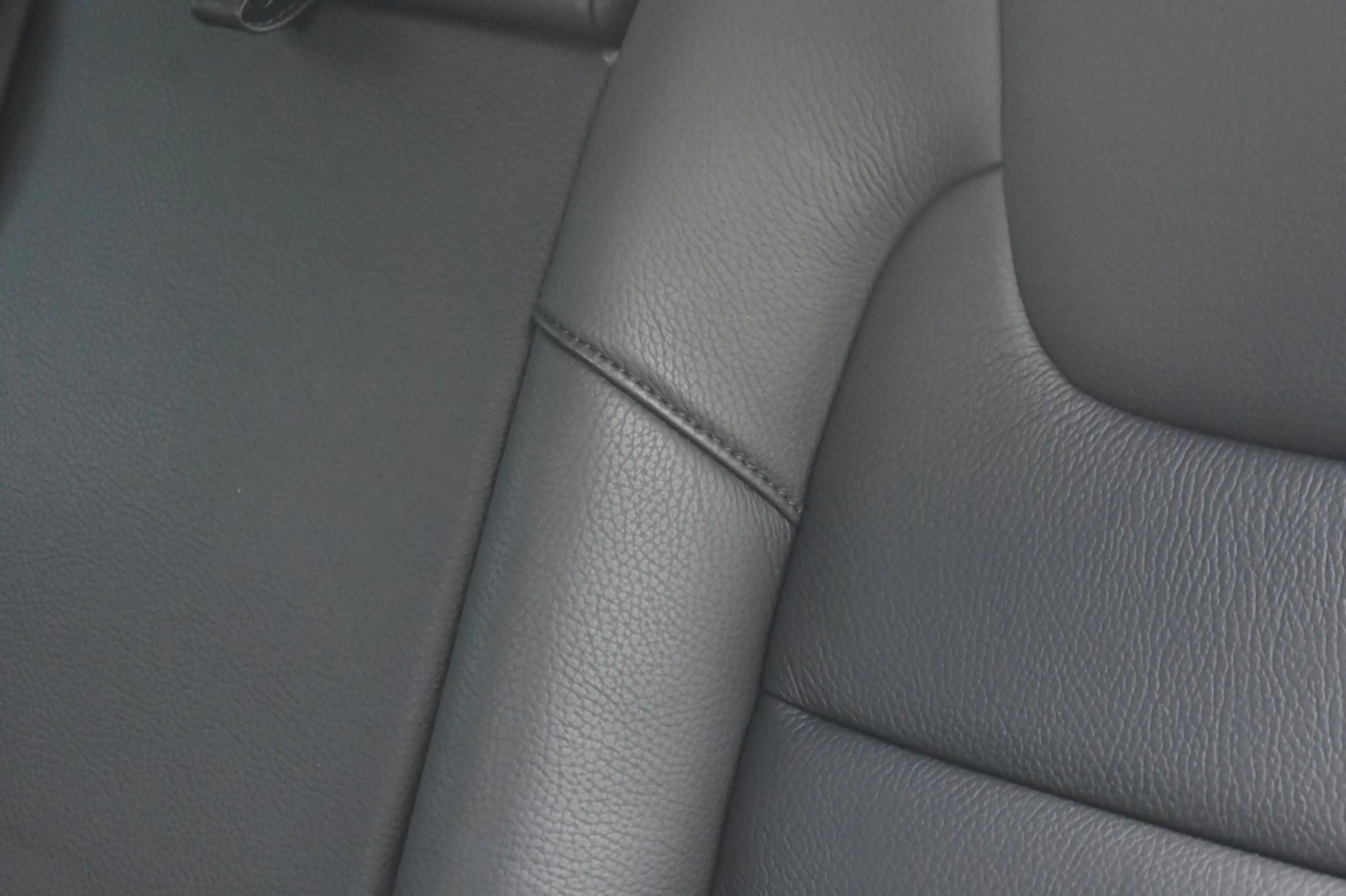 Volvo S60 B4 197pk Plus Dark | Power Seats | Leder | 19'' | — photo 24