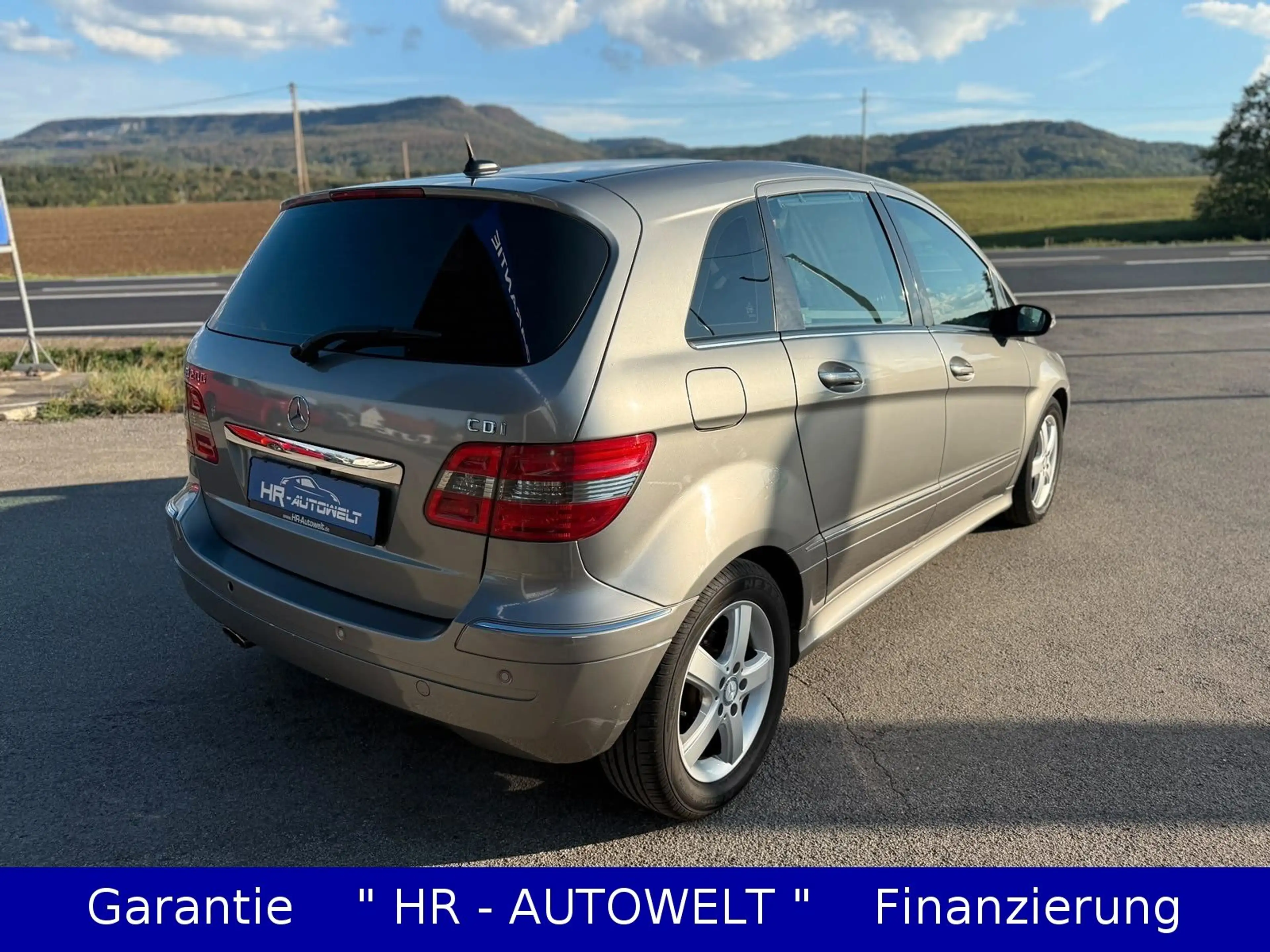 Mercedes-Benz B 200 CDI*AUTOMATIK*NAVI*KAMERA*LEDER*PANO*TEMPO — photo 6