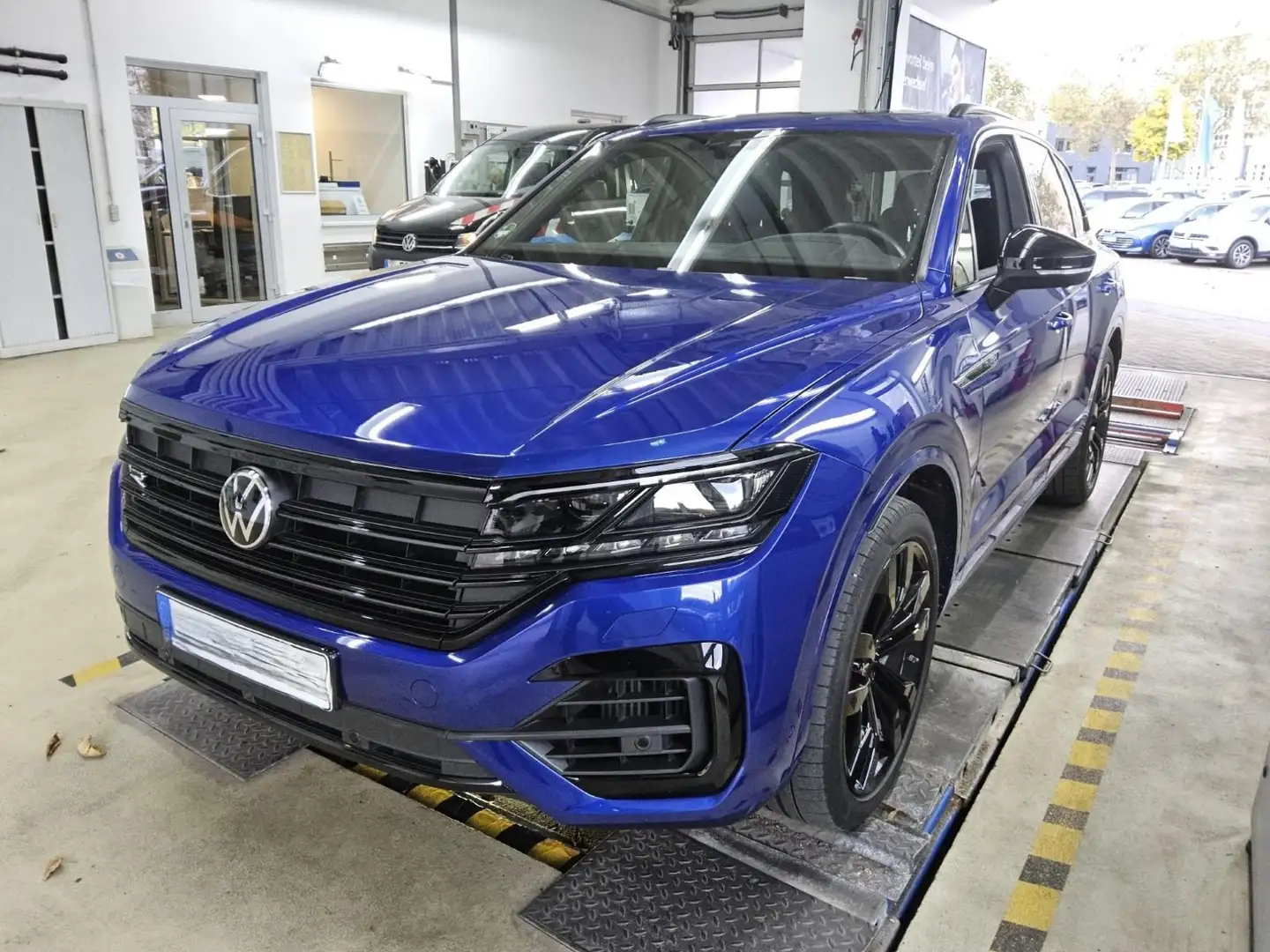 Volkswagen Touareg 3.0 V6 TSI eHybrid R 4M*Massage*Head-up* Blau - 2
