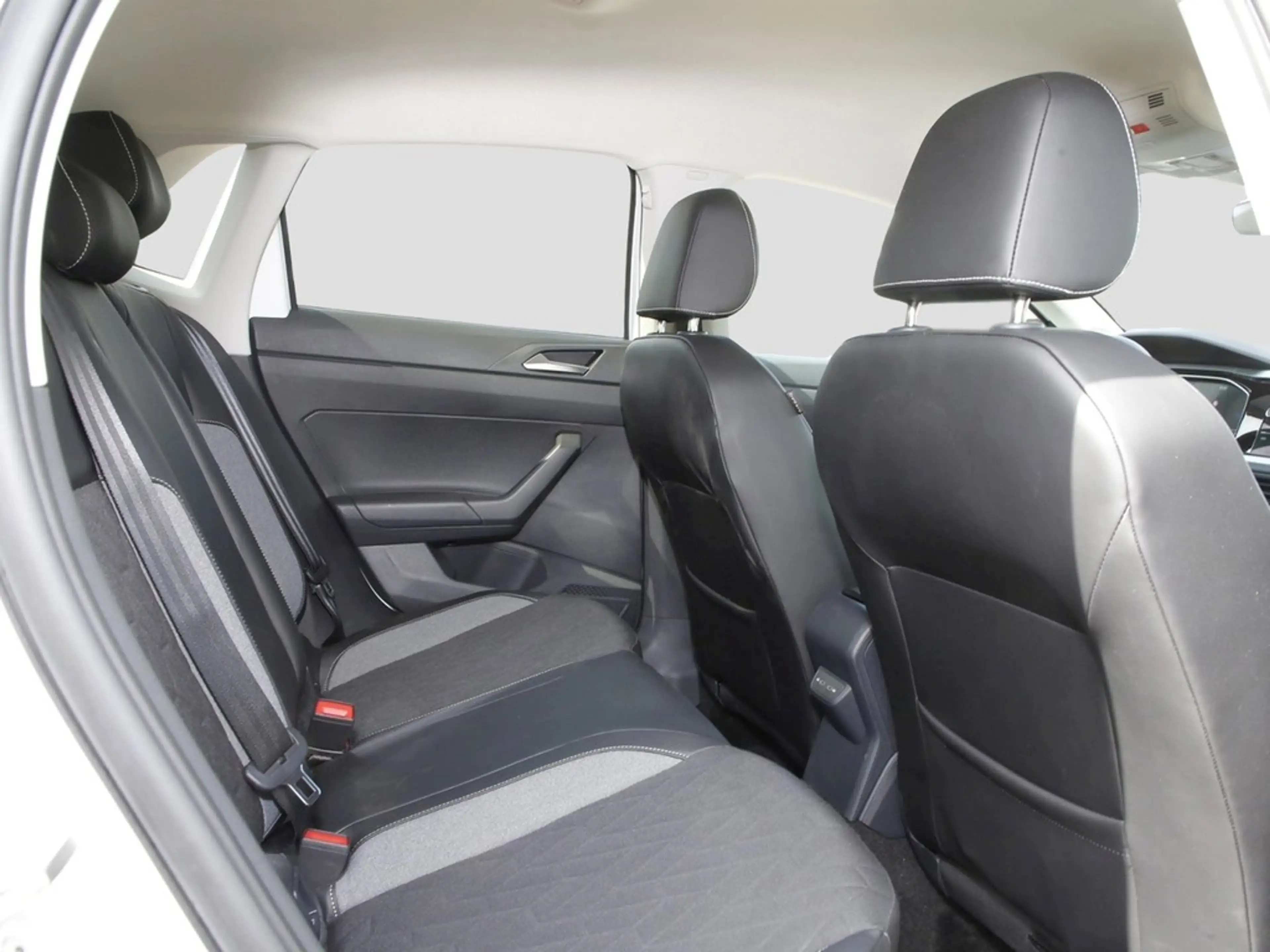 Volkswagen Polo VI 1.0 TSI DSG Goal 15" ACC AHK Navi WE Connect — photo 12